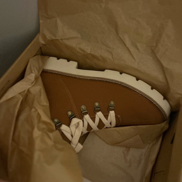 NIB Cognac Sherling trim lug lace up boot - Picture 8 of 12